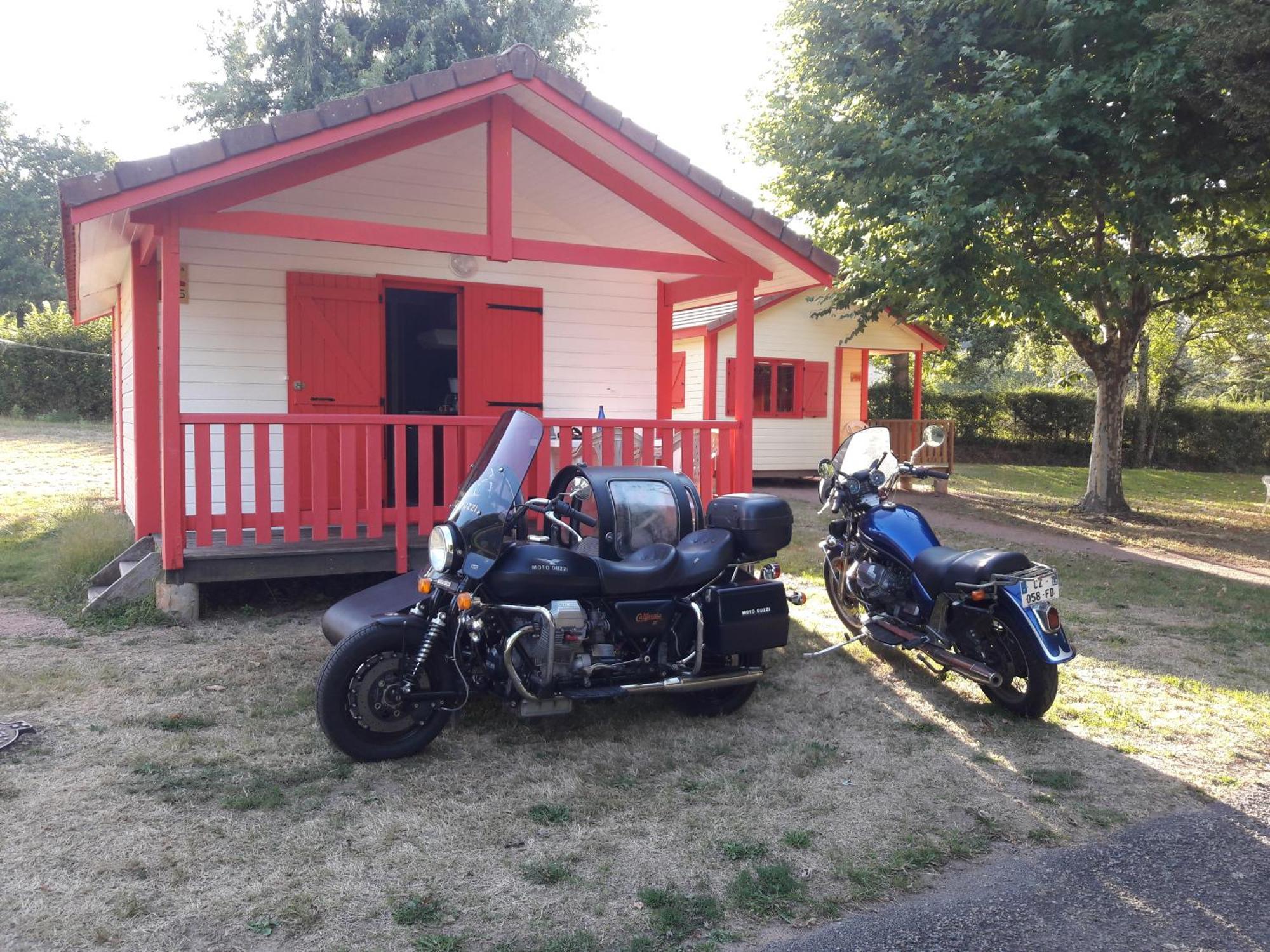 Camping Les Feuilles Chauffailles Exterior foto
