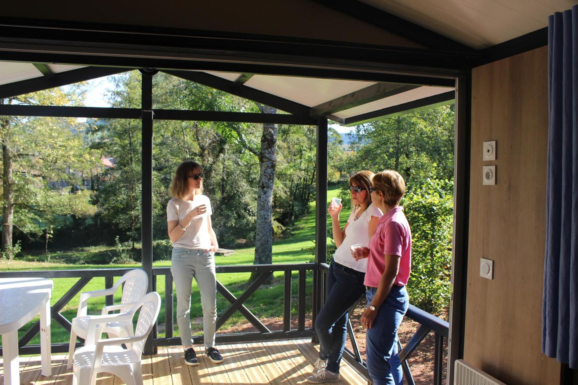 Camping Les Feuilles Chauffailles Exterior foto