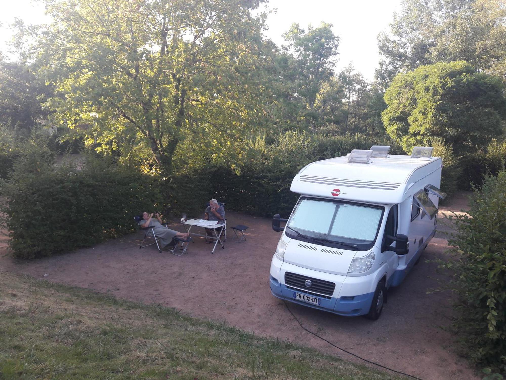 Camping Les Feuilles Chauffailles Exterior foto