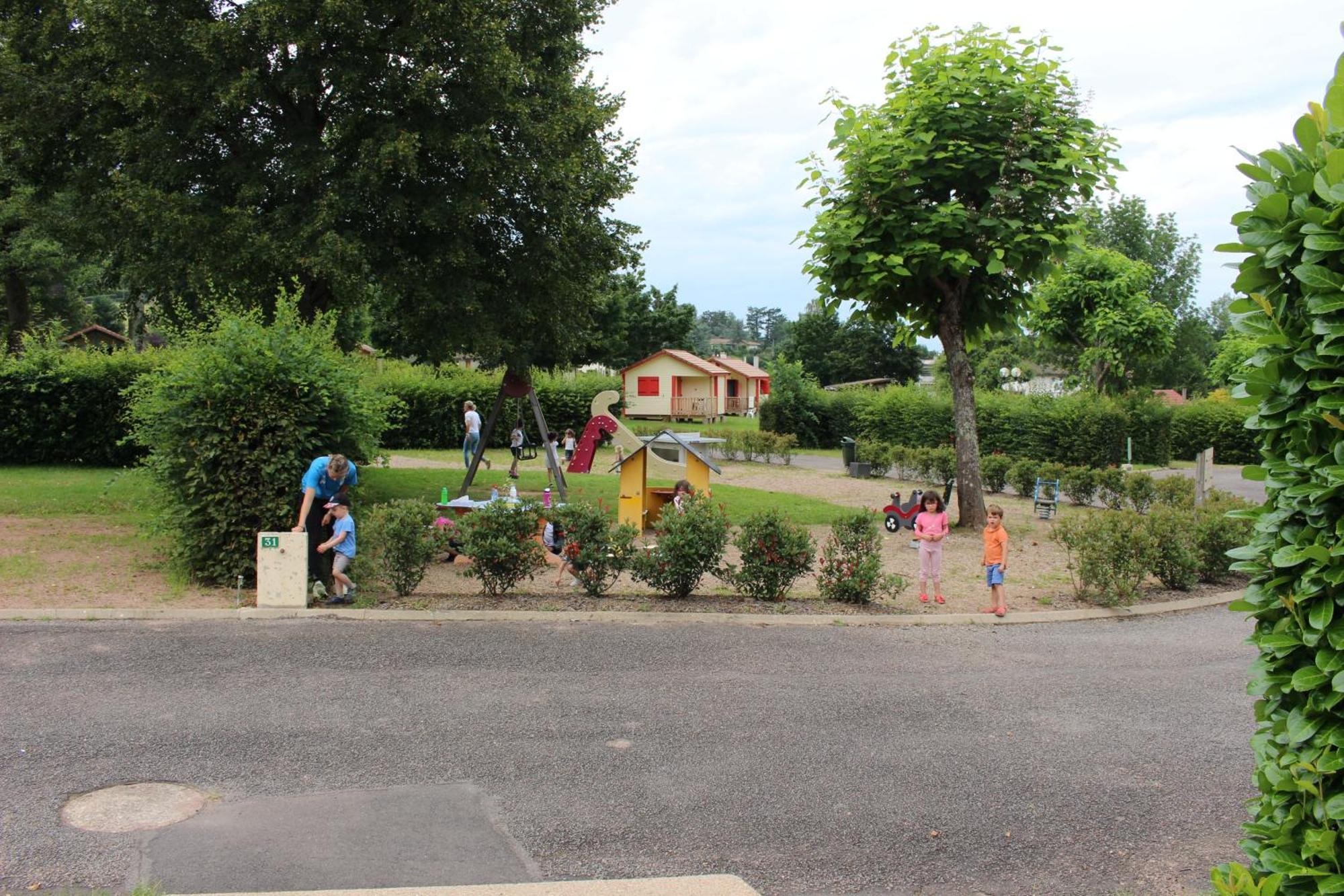 Camping Les Feuilles Chauffailles Exterior foto